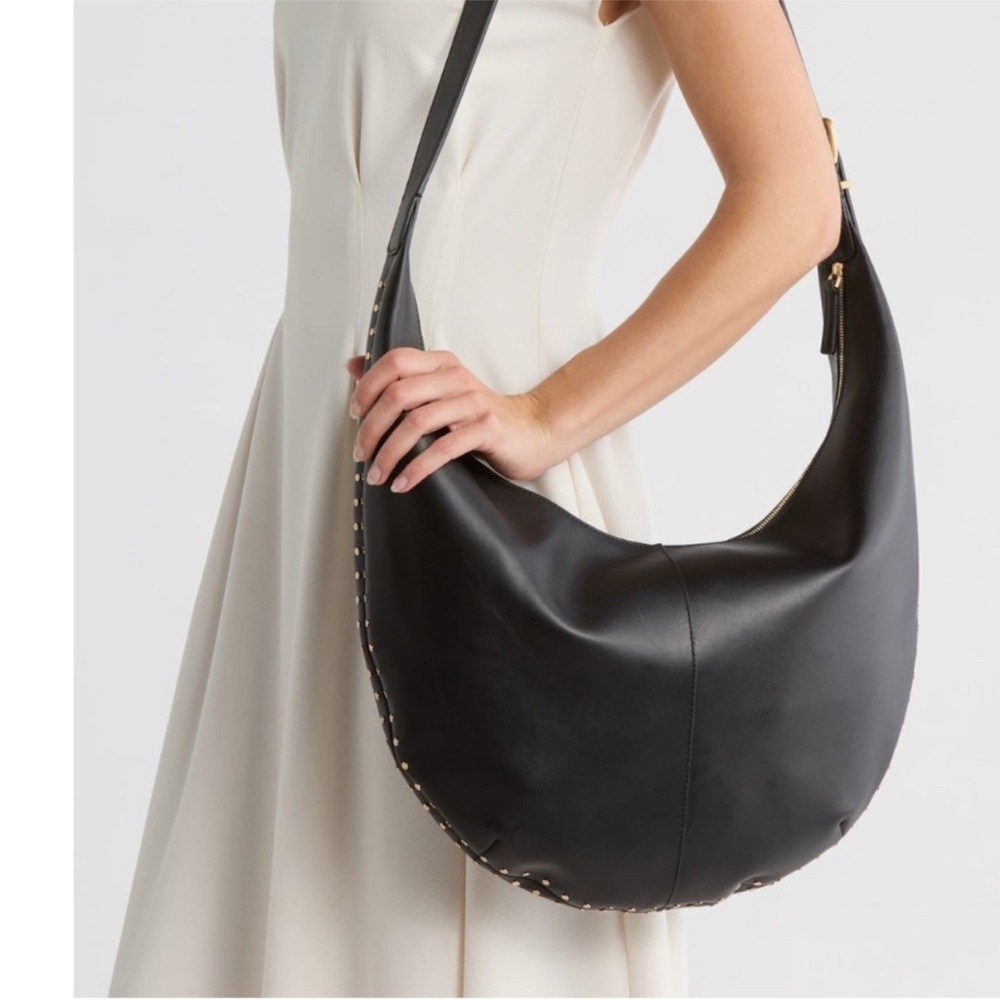 "Madewell" Essentials Curve
Studs Black Leather Shoulder Bag